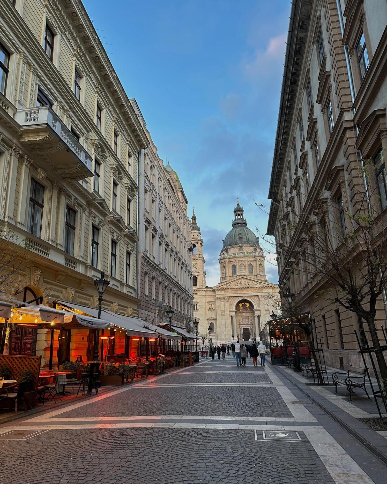 Dolce Vita Basilica Budapest Esterno foto