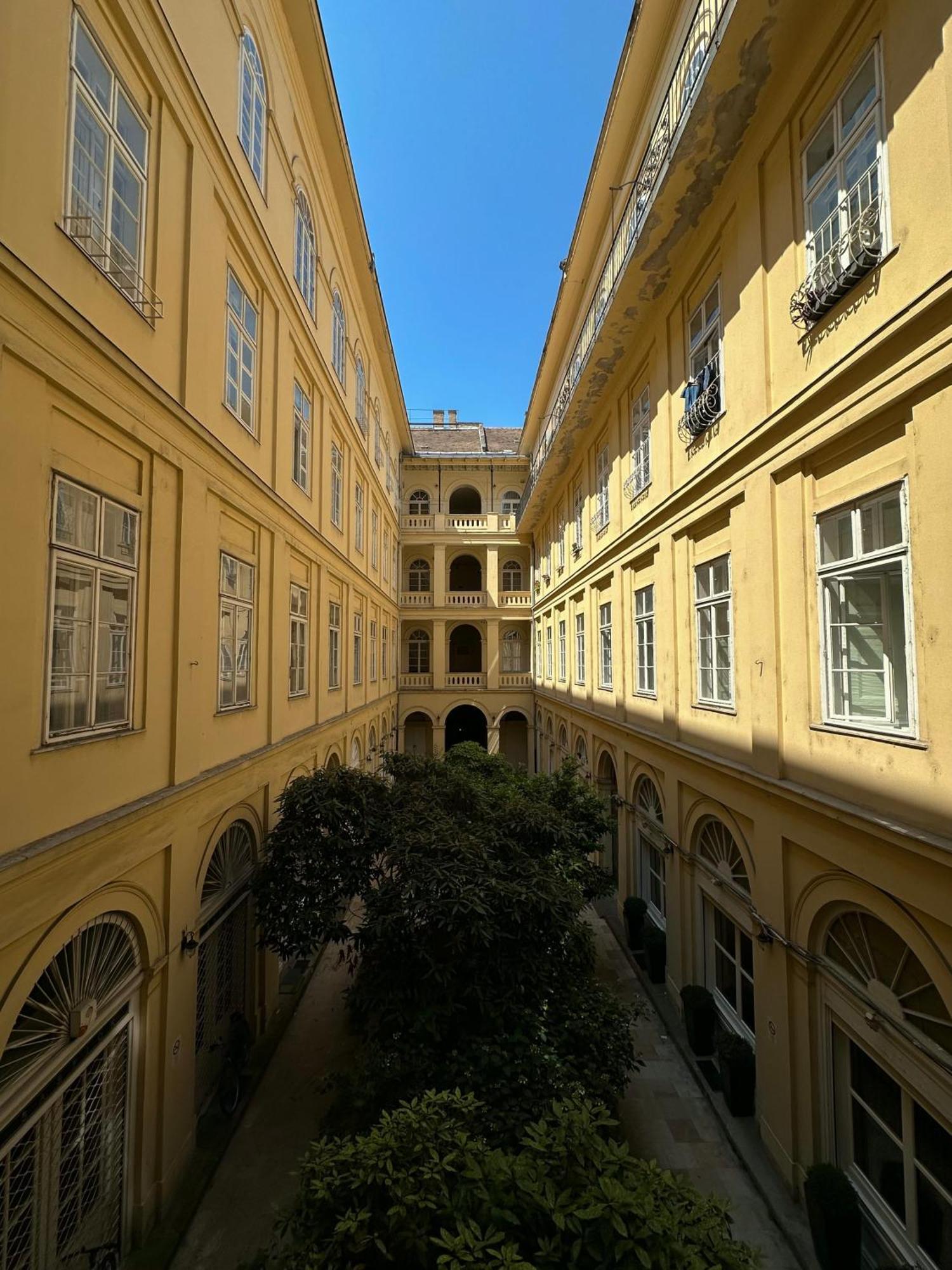 Dolce Vita Basilica Budapest Esterno foto